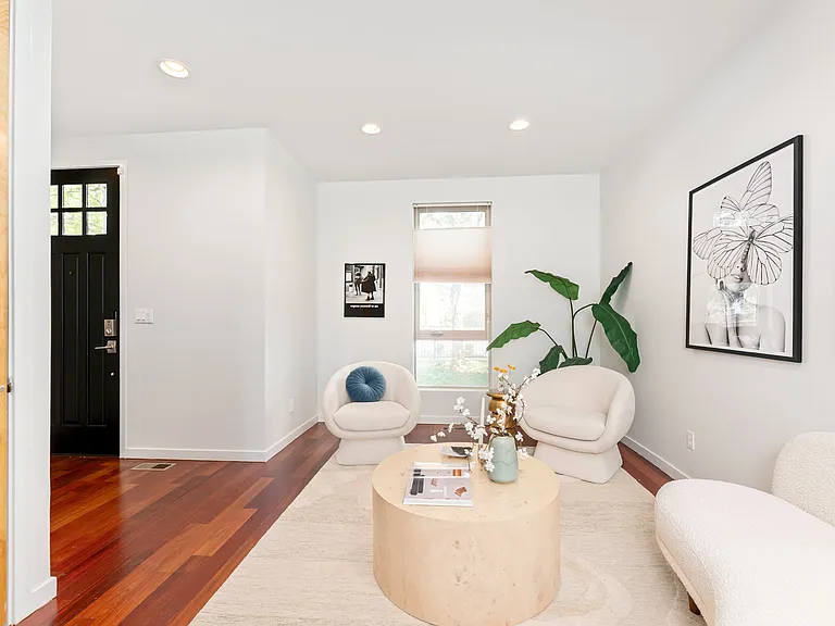 2155 S Logan St #2155 — Photo 3