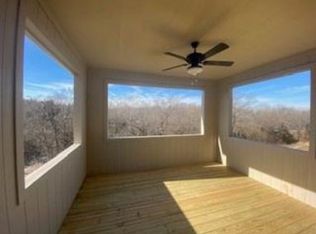 8476 Valley Spring Dr, De Soto, KS 66018
