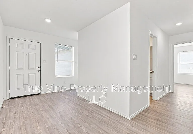 2906 Millikan Dr — Photo 18