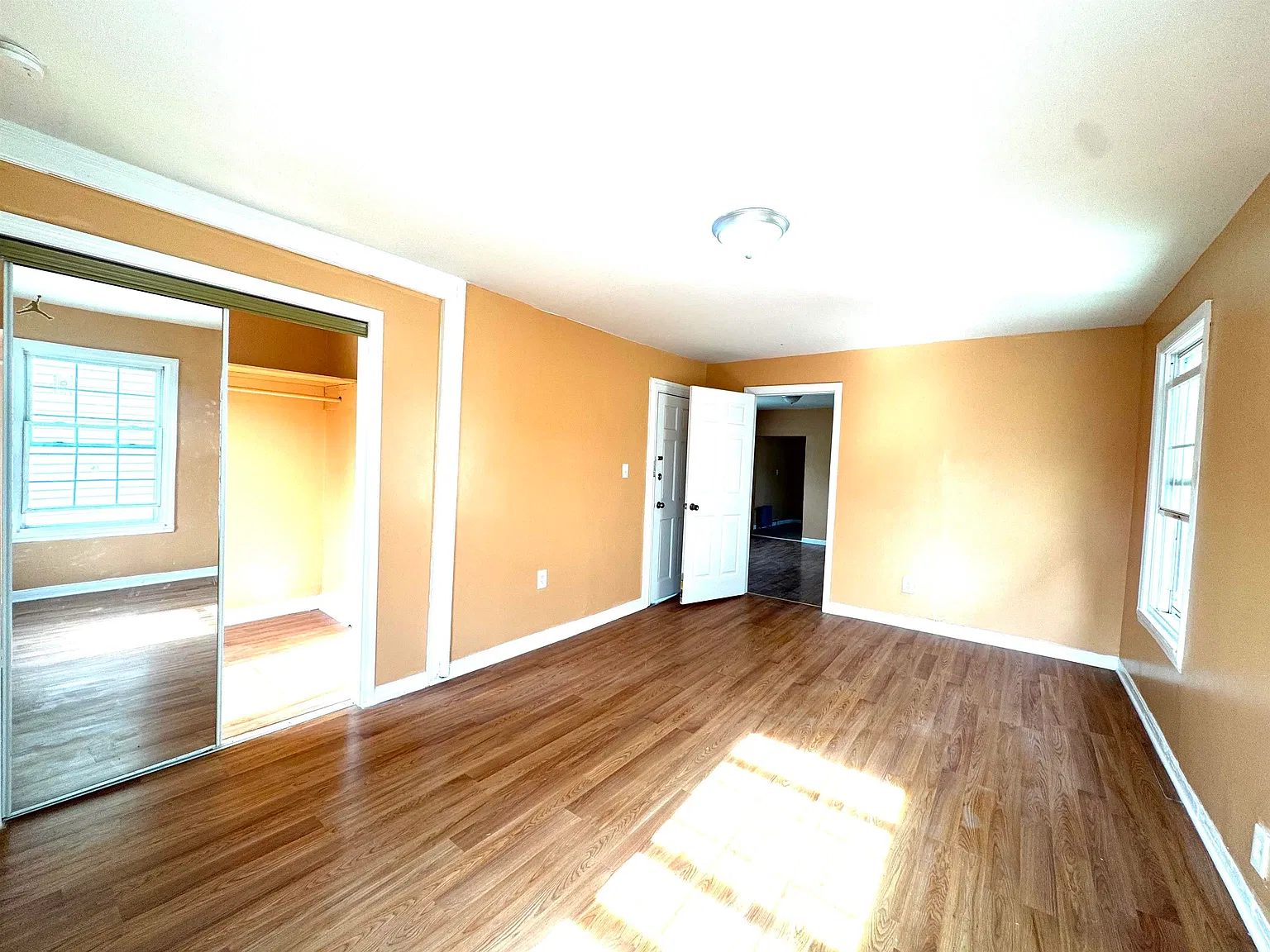 2 bed, 1.0 bath, $1,900 — Photo 4