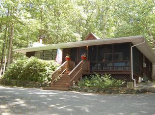 121 Forest Dr, Hawley, PA 18428