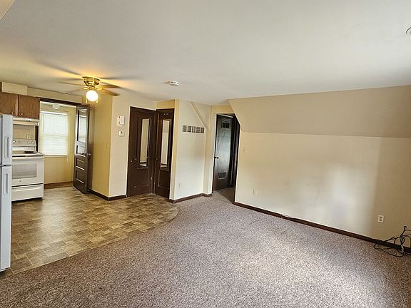 4th image of 9 1/2 N Randolph St #9UP