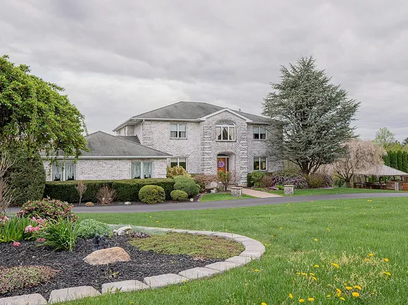 573 Long Ln, Walnutport, PA 18088