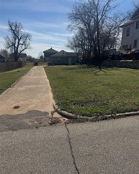 1st image of 1522 NE 10th St