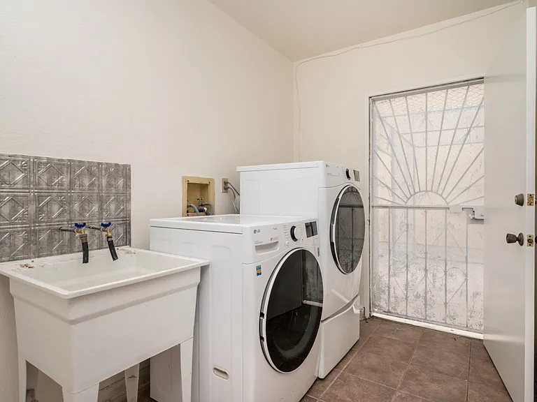 1090 Winding Oak Dr — Photo 25
