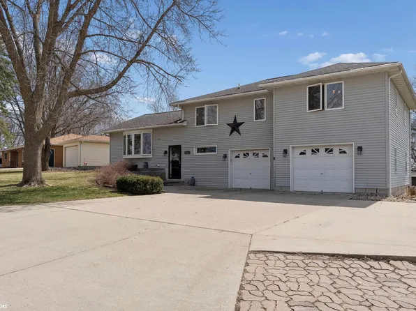 201 Fairway Dr, Clear Lake, IA 50428