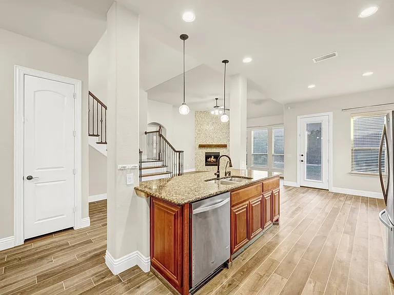 2412 Kemerton Dr — Photo 10