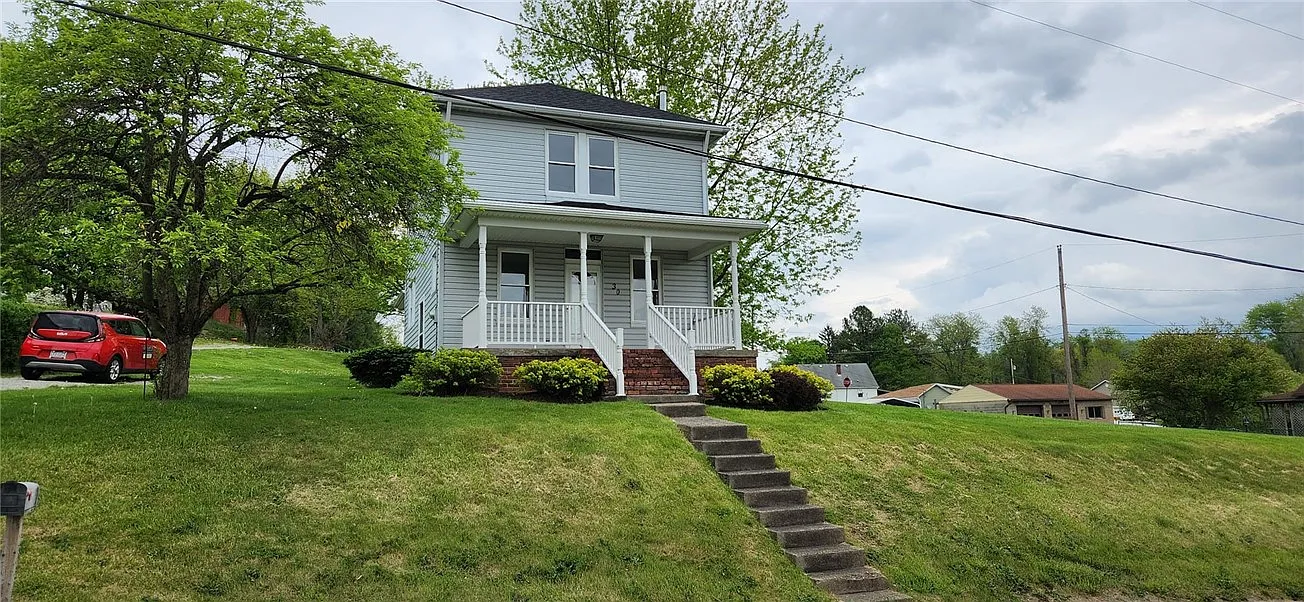 30 E Main St photo 1