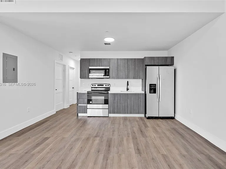 1021 NW 1st St #301 — Photo 8