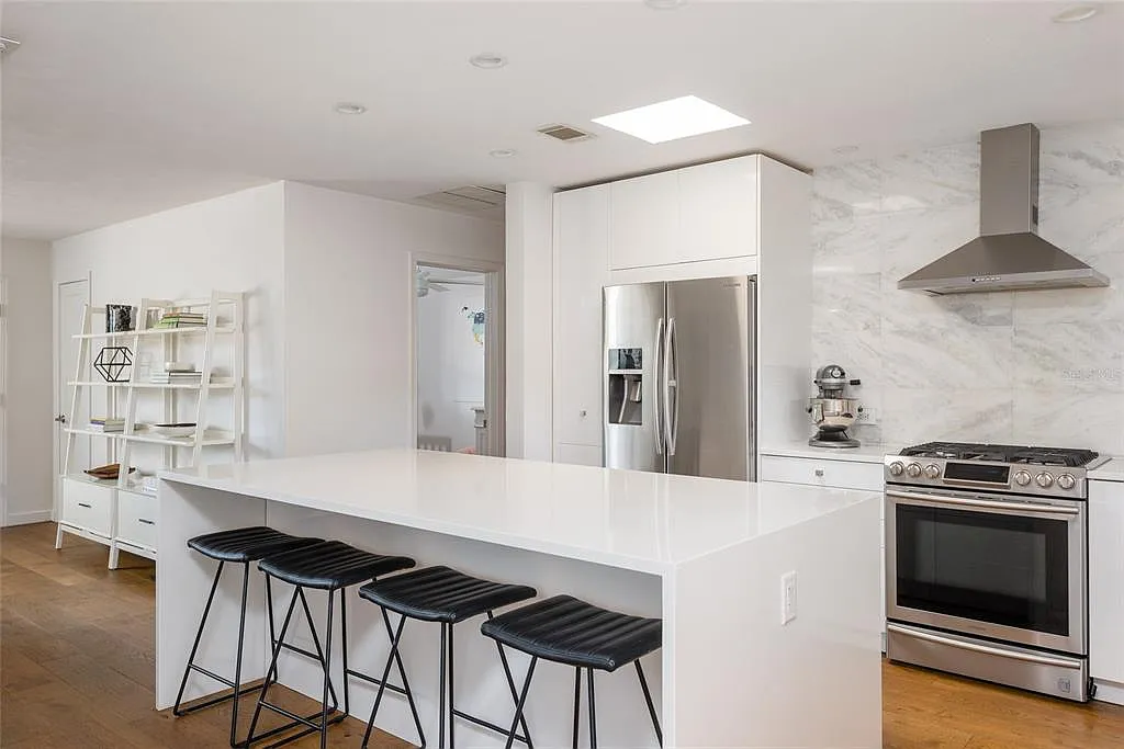 3 bed, 2.0 bath, 1480 sqft, $3,750 — Photo 4