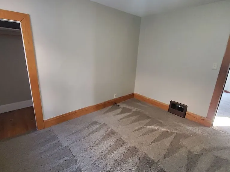 6118 25th Ave. (Duplex) — Photo 5