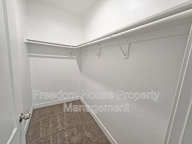 1121 Sixshooter Ave #4 — Photo 23