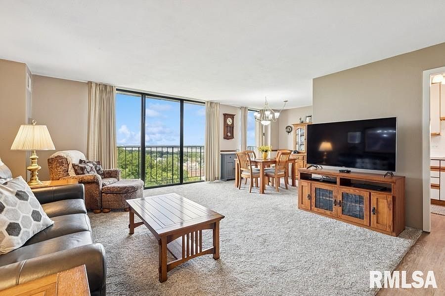 1st image of 1800 7th St APT 10A