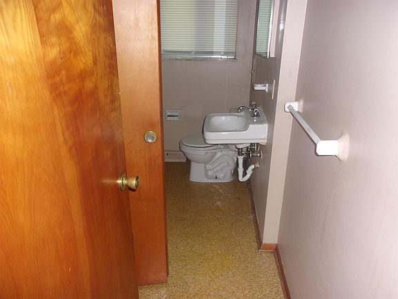 5th image of 2732 Upton Ave