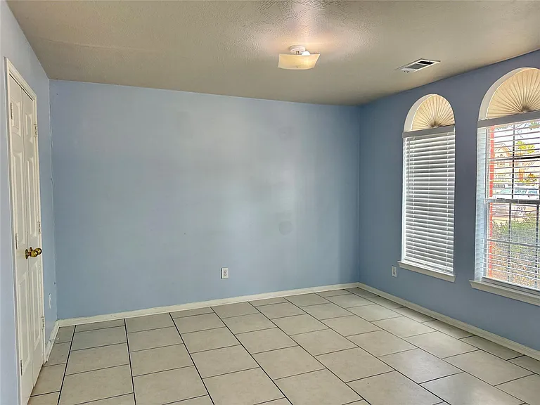 14802 Bellflora Ct — Photo 4