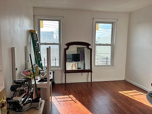 5th image of 905 Belmont Ave #2