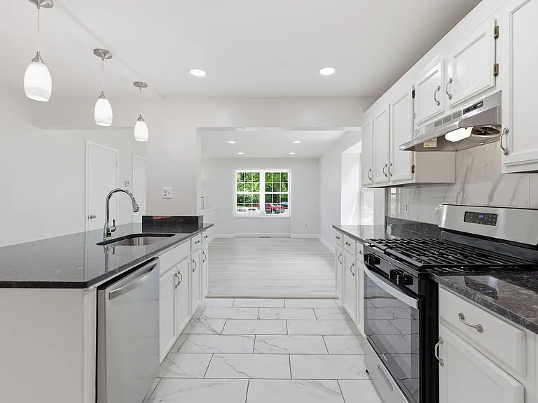 1921 Winslow Ct — Photo 11