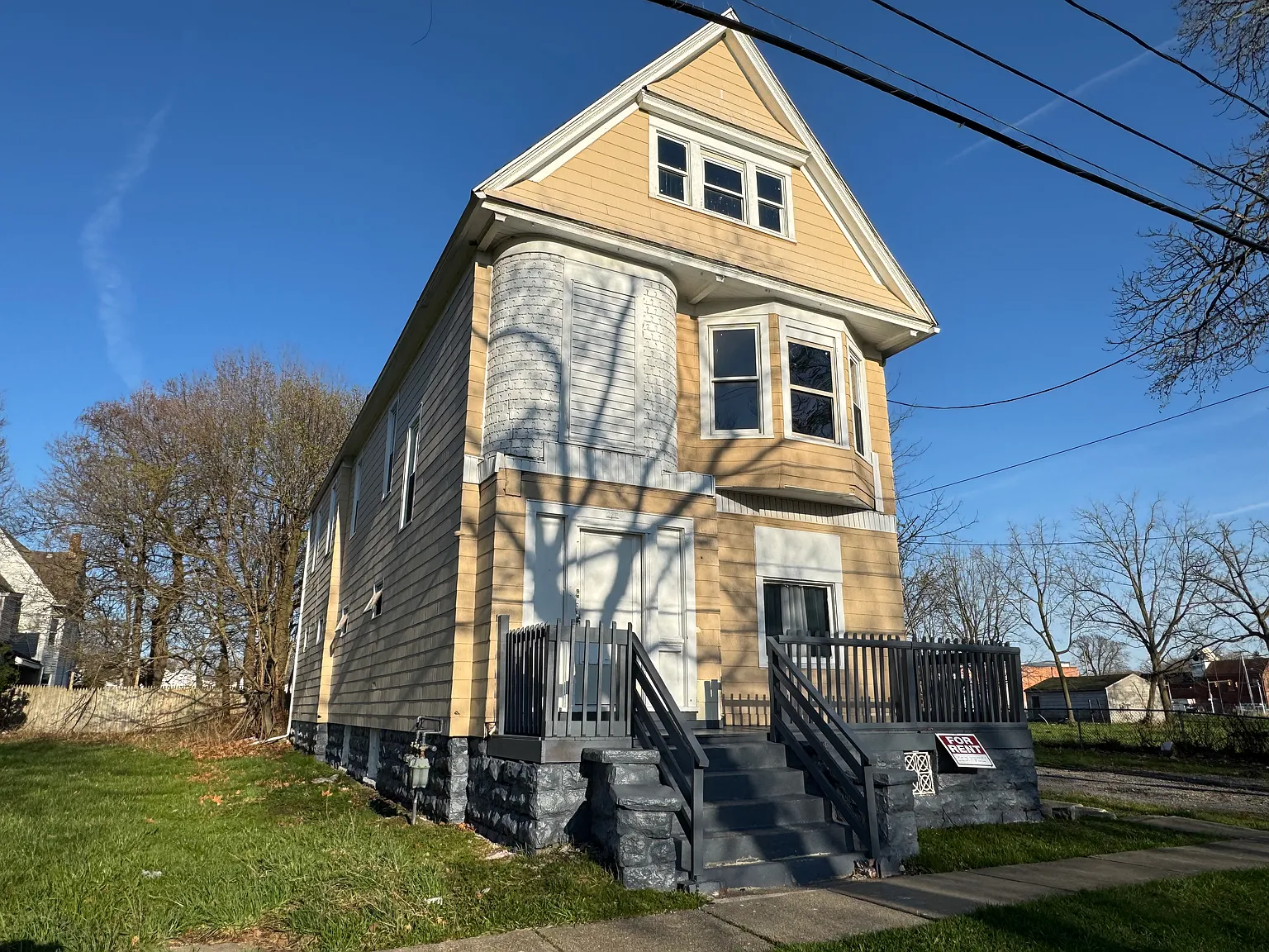 4 bed, 2434 sqft, $1,200 — Photo 2
