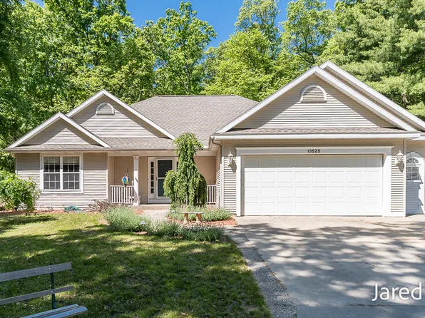 13525 141st Ave, Grand Haven, MI 49417