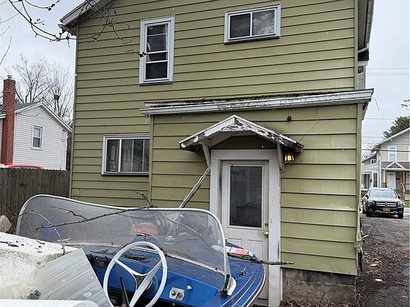2nd image of 130 Bank St