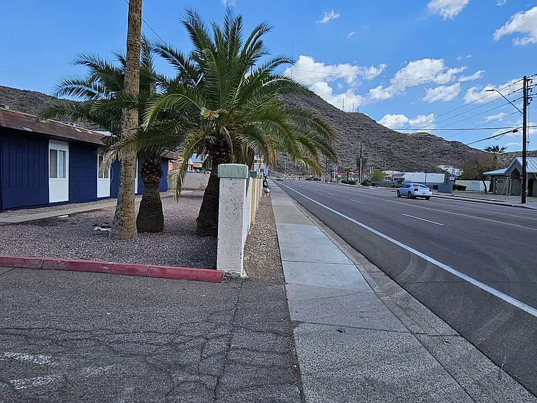 2016 W Cactus Rd #B — Photo 11