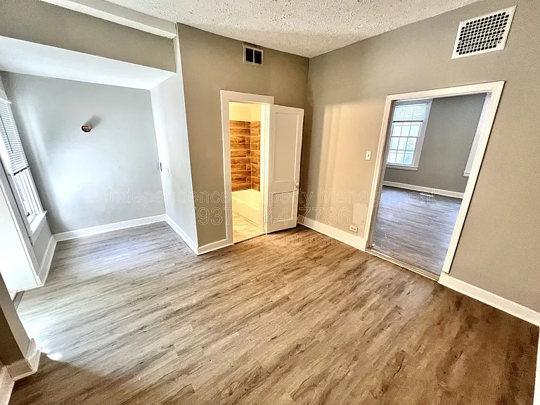 2212 Calumet St #2 — Photo 2