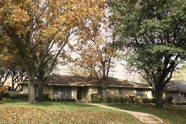 1st image of 906 Sharpshire Dr