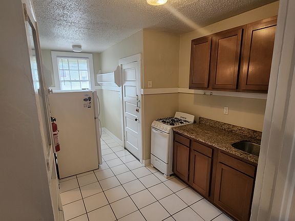 1 BEDROOM- BEAUTIFUL KITCHEN