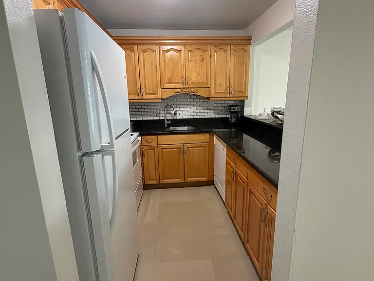 10300 SW 24th St #D15 — Photo 5