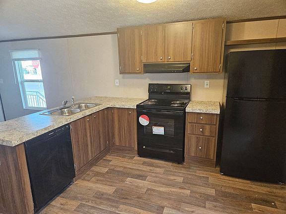 3rd image of 885 Harbor Dr