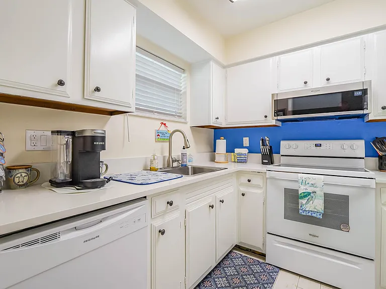 1441 Ocean Dr — Photo 10
