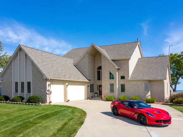 6394 Sterling Dr, Newport, MI 48166