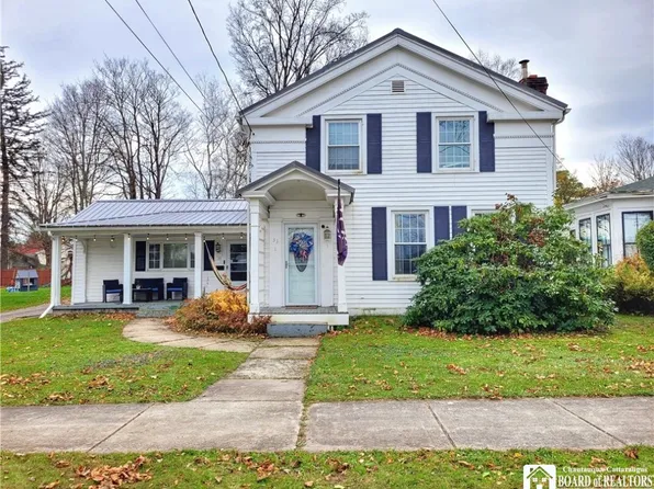 33 Jamestown St, Randolph, NY 14772