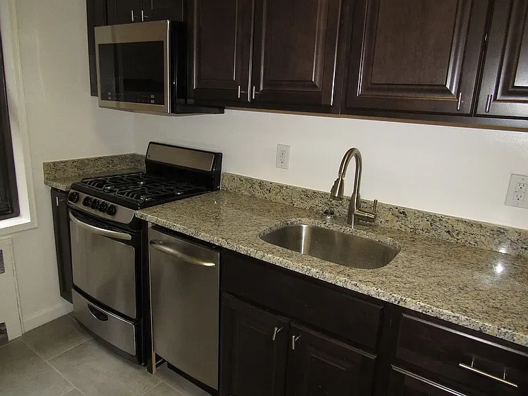 14345 Sanford Ave #203 — Photo 9