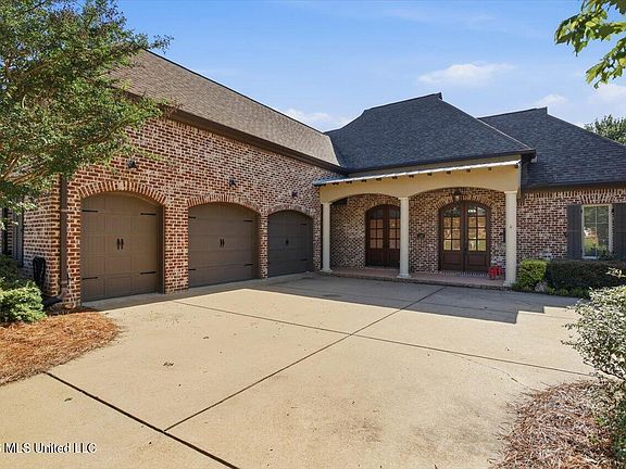 3rd image of 397 Summerville Dr