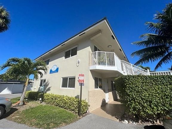 3rd image of 110 NE 19th Ave APT 1