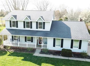 601 Oakhaven Dr, Mogadore, OH 44260