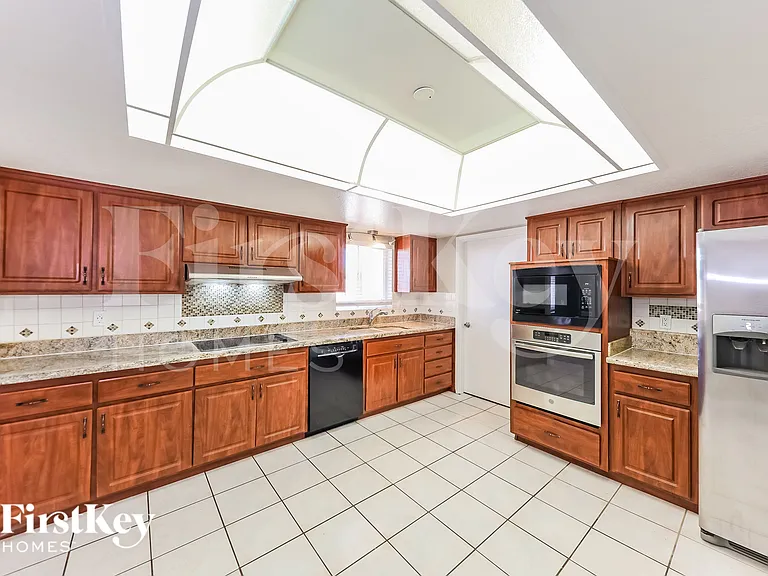4826 W Paradise Ln — Photo 6