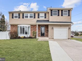 1 Kingsbridge Dr, Burlington, NJ 08016