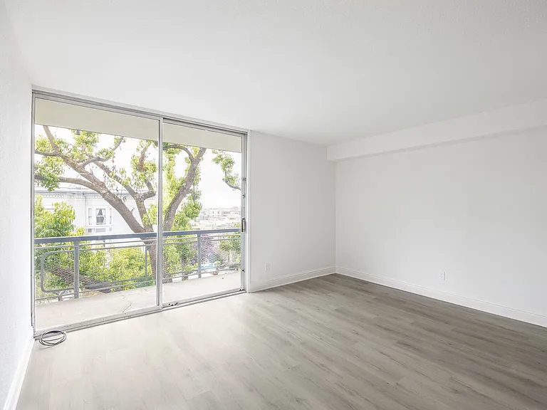 940 Guerrero St — Photo 23