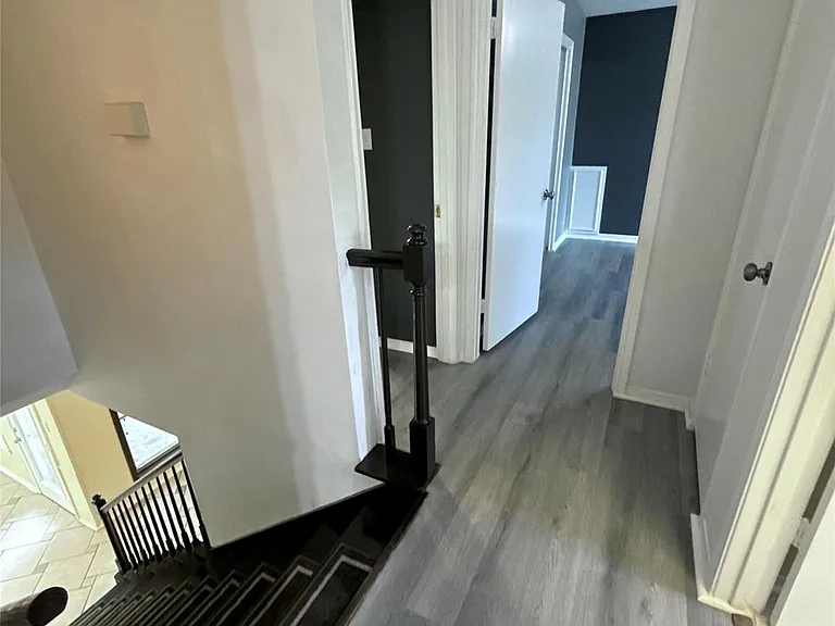 17719 Windy Point Dr — Photo 20