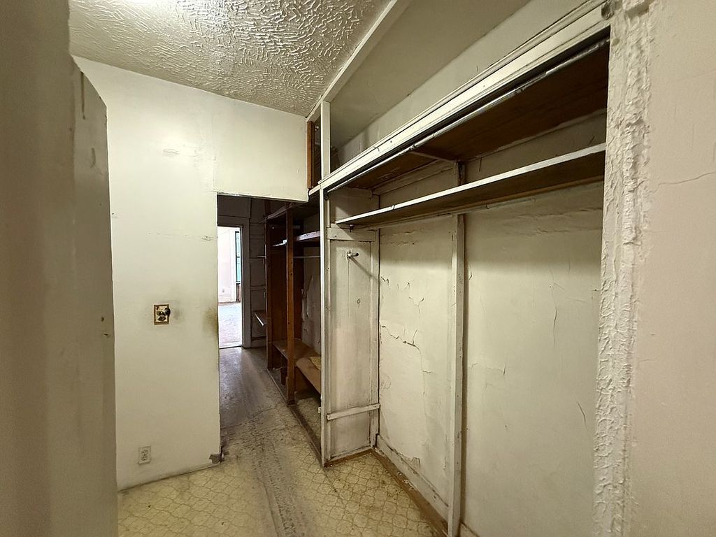 320 W 47th St APT 4W, New York, NY - More