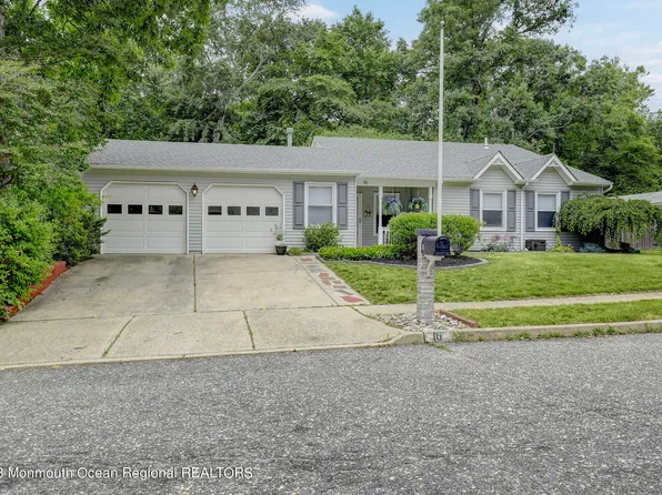16 Concord Circle, Howell, NJ 07731