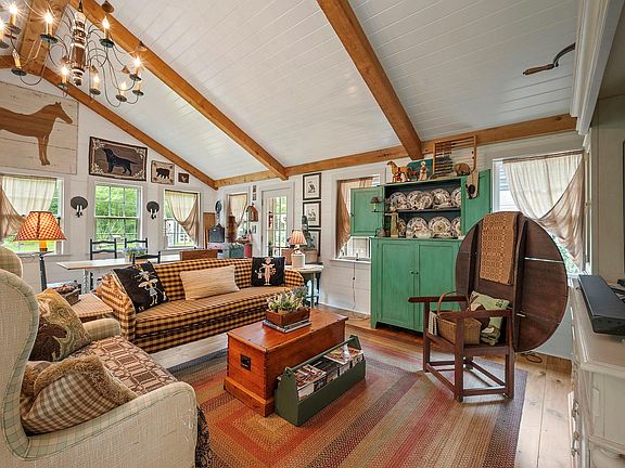 3rd image of 5559 Blue Ridge Dr