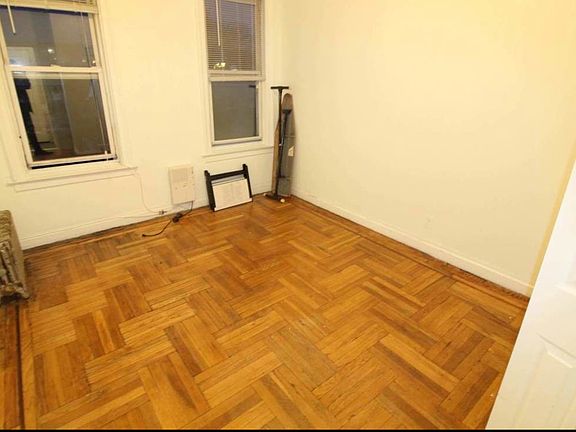 3rd image of 117 Bay 40th St #2