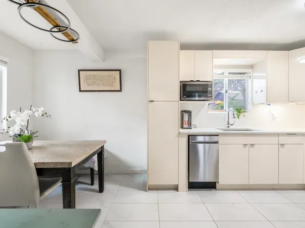 8691 Cook Rd #8, Richmond, BC V6Y 1V8