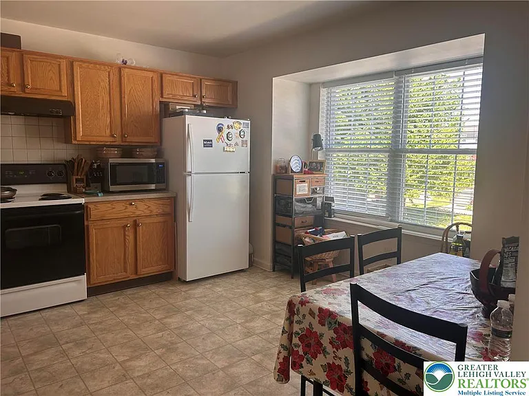 2465 Gillian Ln — Photo 3