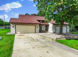 2596 Parkwood Dr #2598, Green Bay, WI 54304
