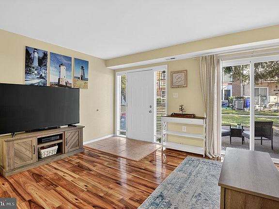 4th image of 2498 Sun Valley Cir