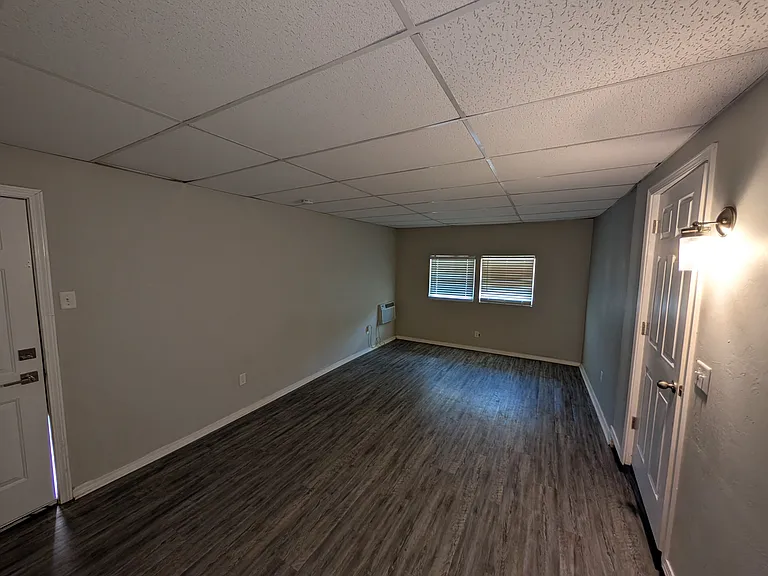 1614 Iowa St — Photo 16